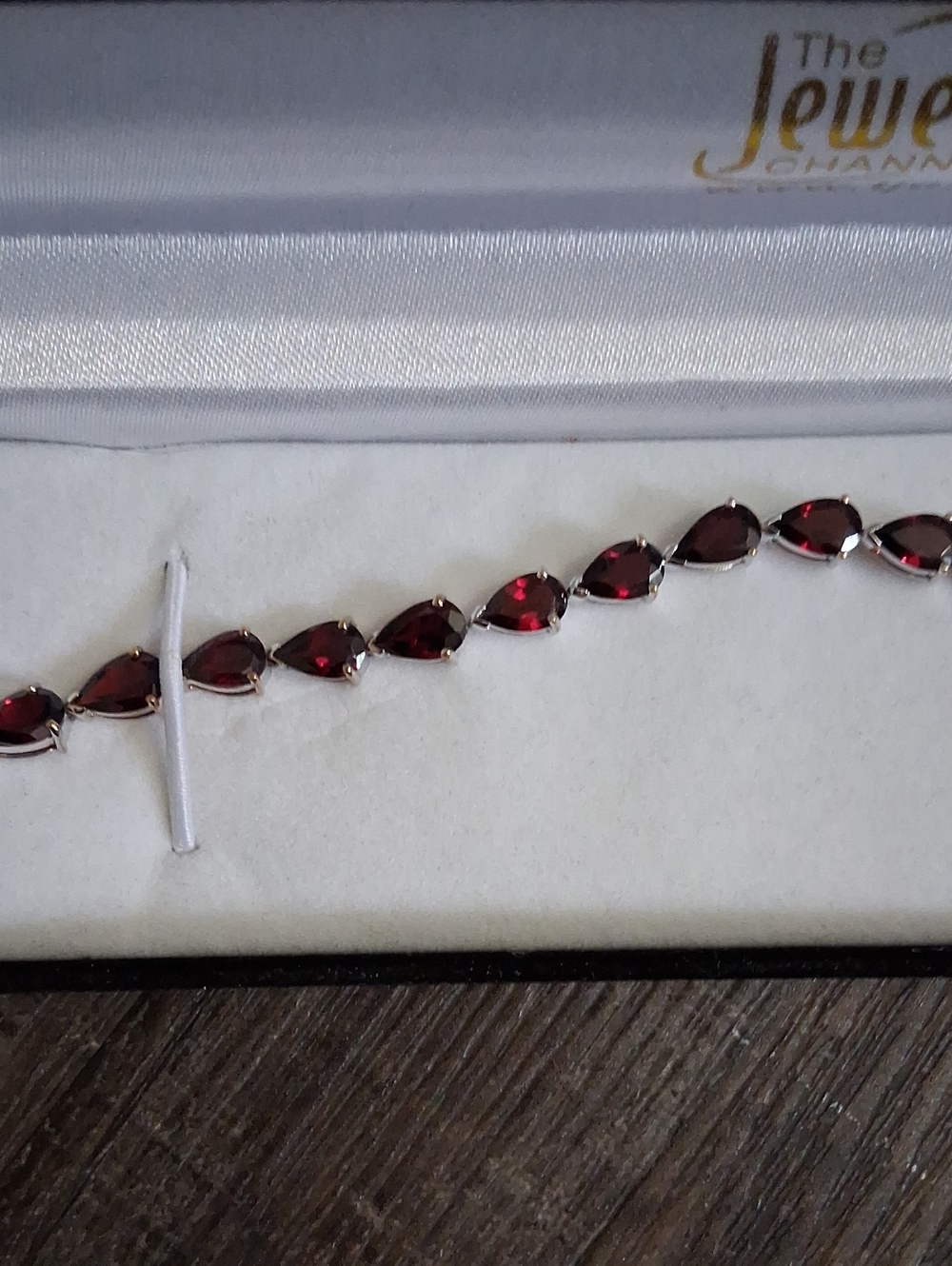 14K Solid WG Deep Red Genuine Garnet Bracelet (20, 7.5mm, Pear Cut Gemstones) - Picture 5 of 9